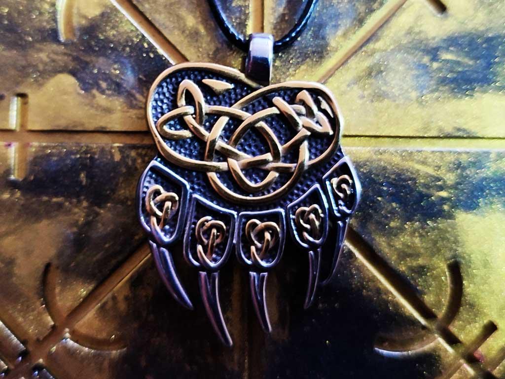 Bear paw with a Celtic knot