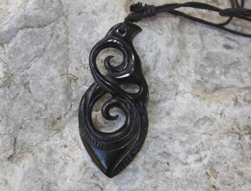 Maori Eight Chain Pendant Horn