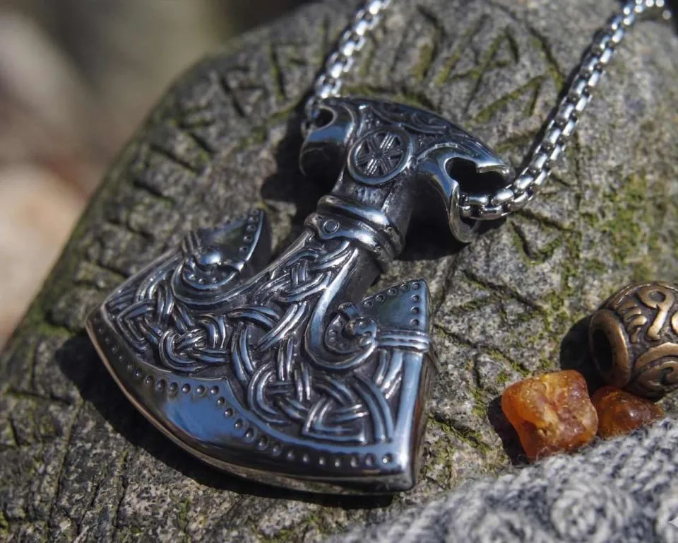 Ornate Thorhammer made of stainless steel