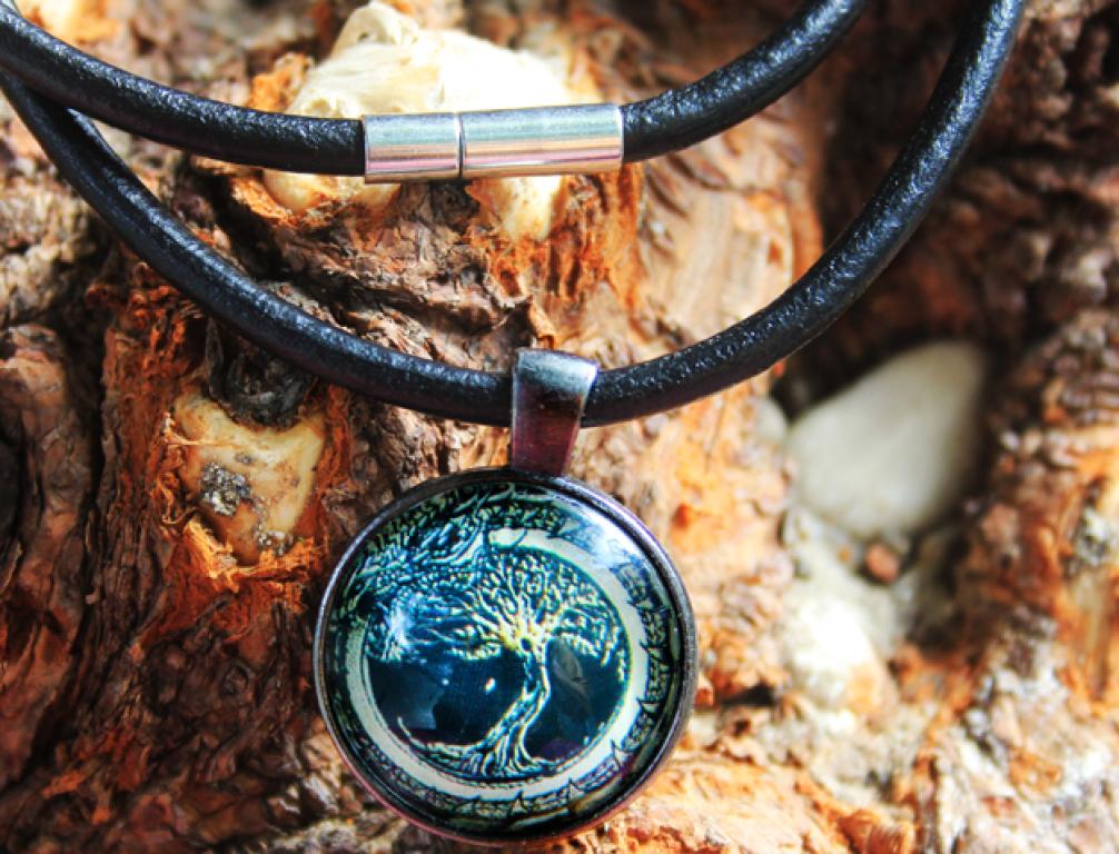 Amulett Midgardschlange um Weltenbaum