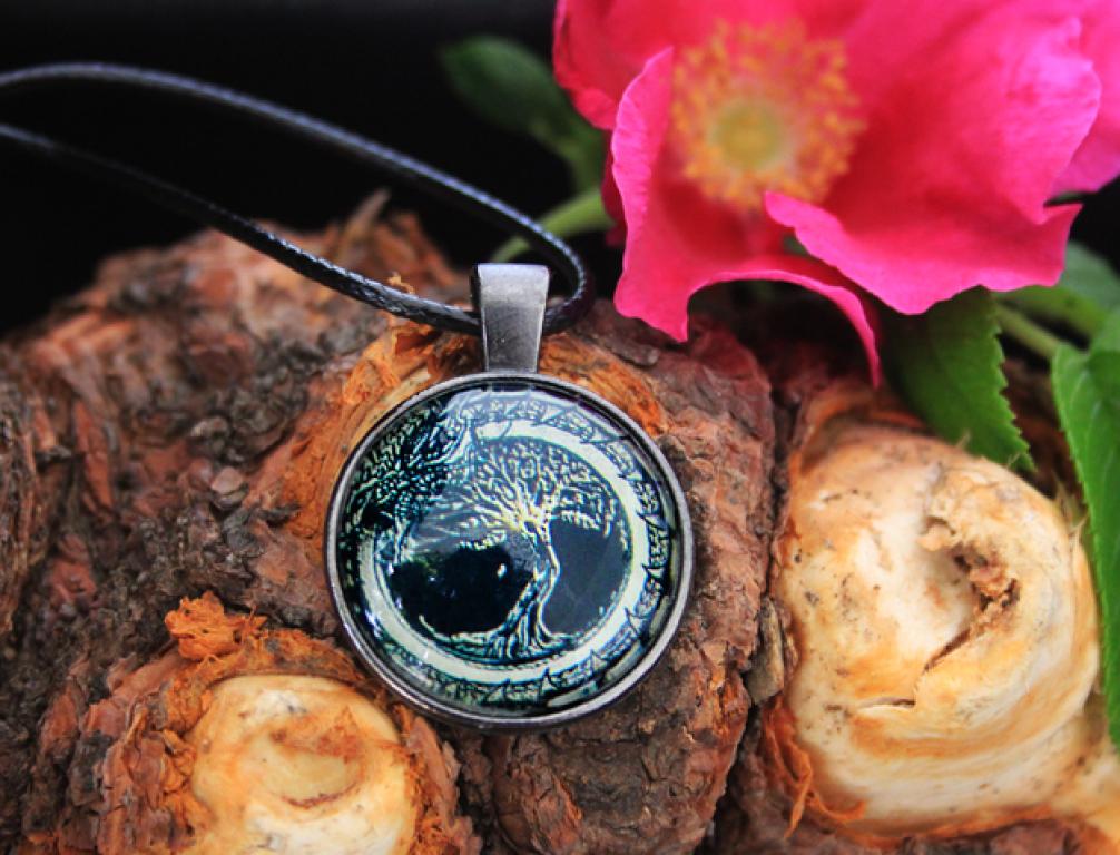 Amulett Midgardschlange um Weltenbaum