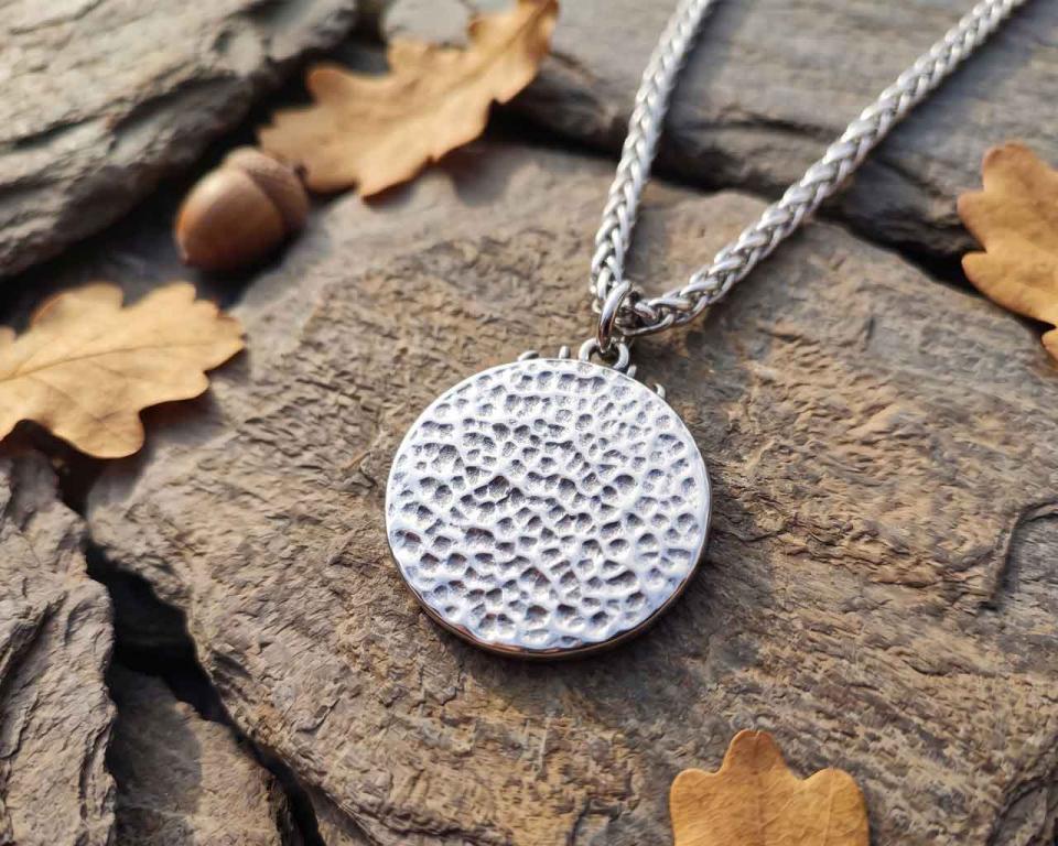 Hirsch-Anhänger aus Edelstahl | Keltischer & Nordischer Schmuck Rückseite