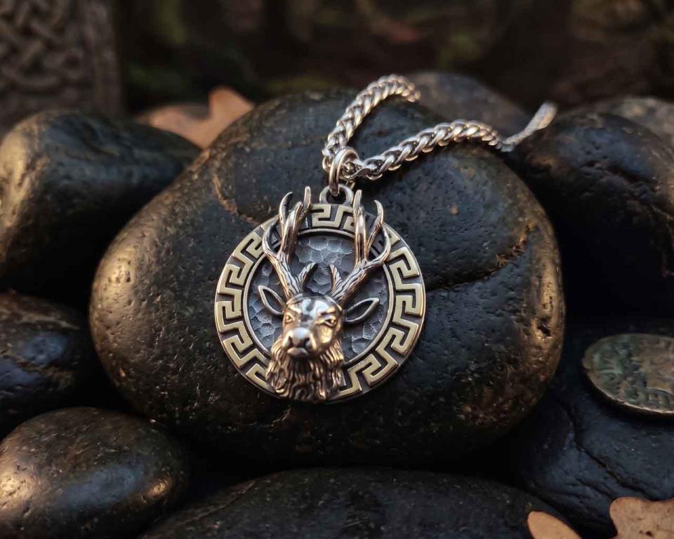 Hirsch-Anhänger aus Edelstahl | Keltischer & Nordischer Schmuck