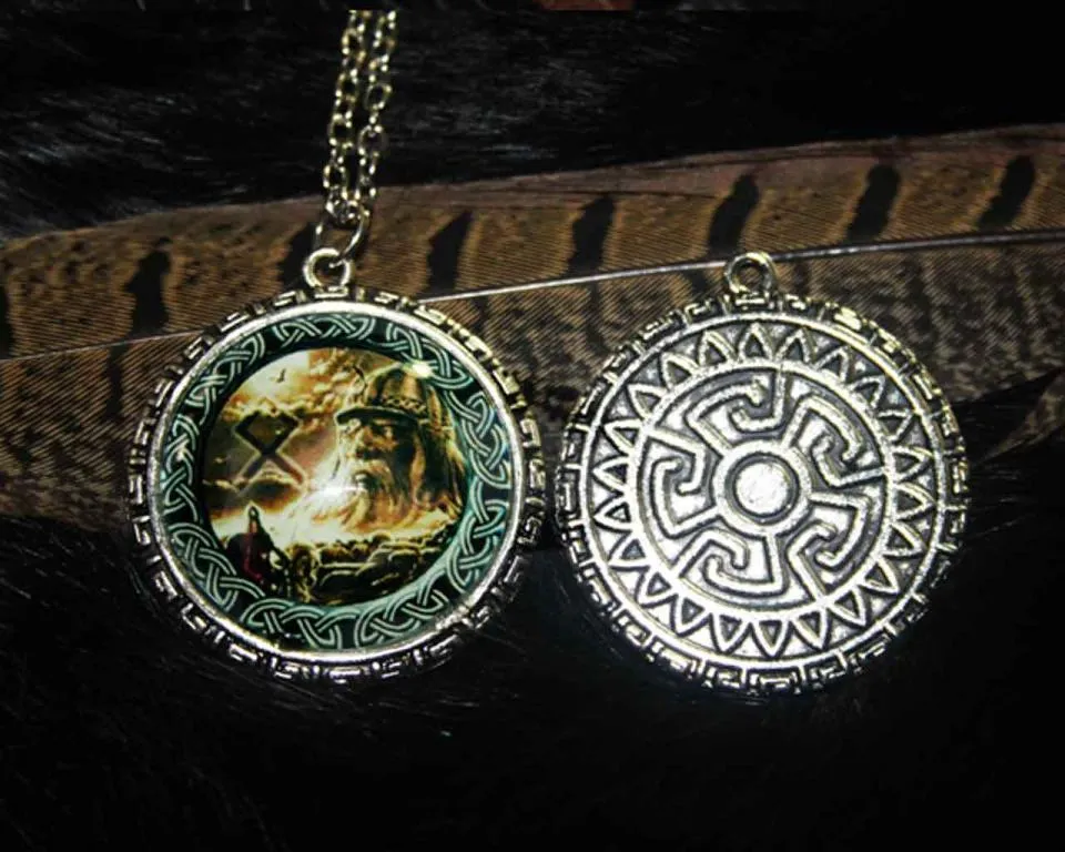Amulett Odin mit verzierter Rückseite