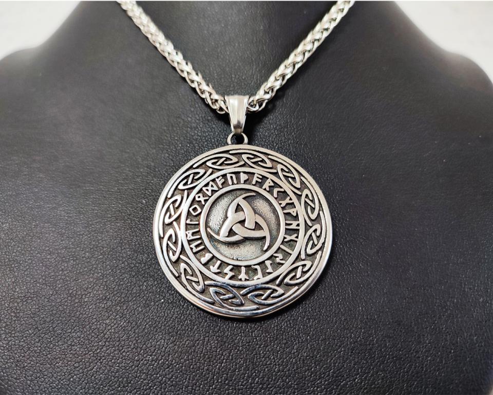 Reversible amulet, horns of Odin's side