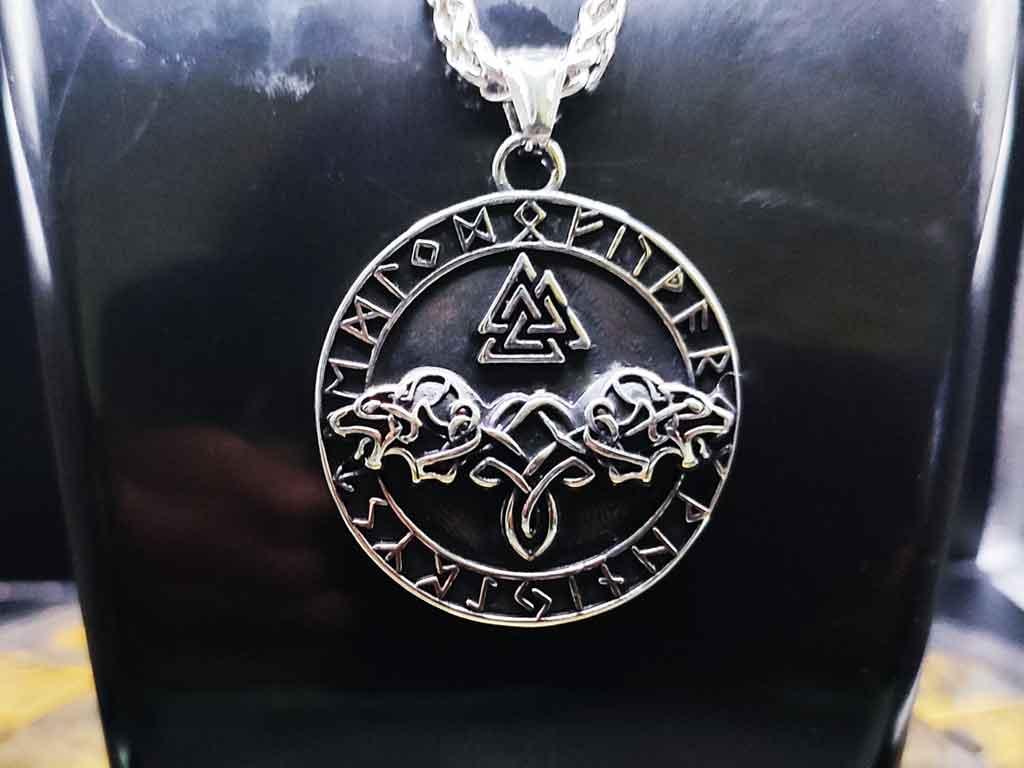 Geri and Freki in the rune circle