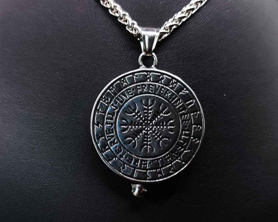 Aegishjalmur surrounded by runes