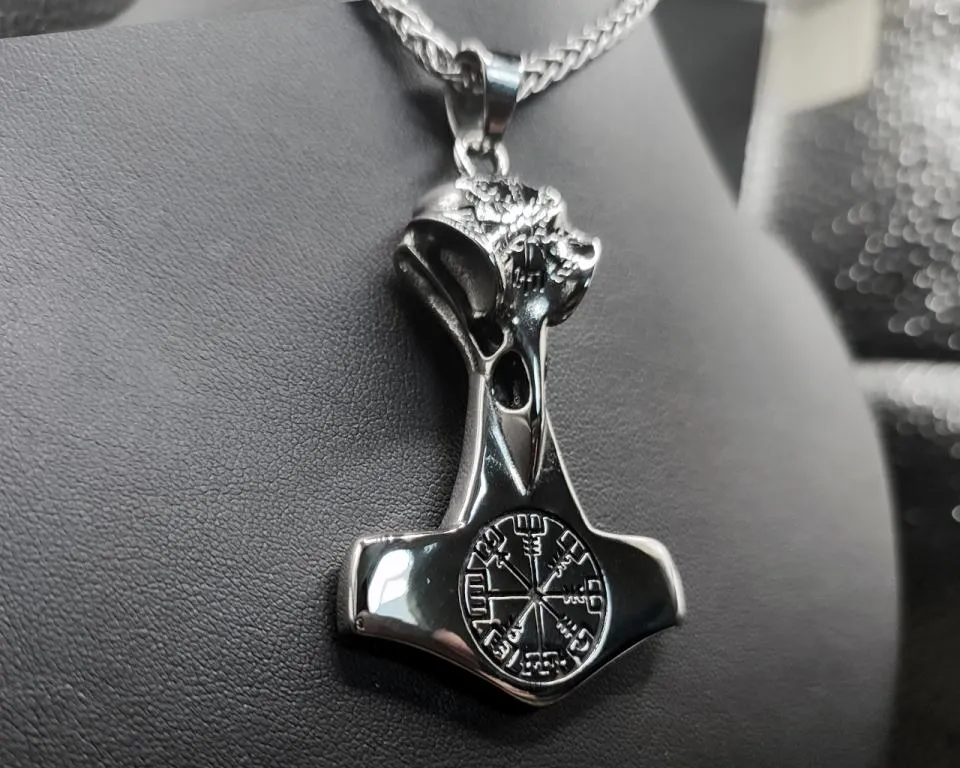 Thorhammer mit Vegvisir und Rabenkopf Thorhammer mit Vegvisir und Rabenkopf