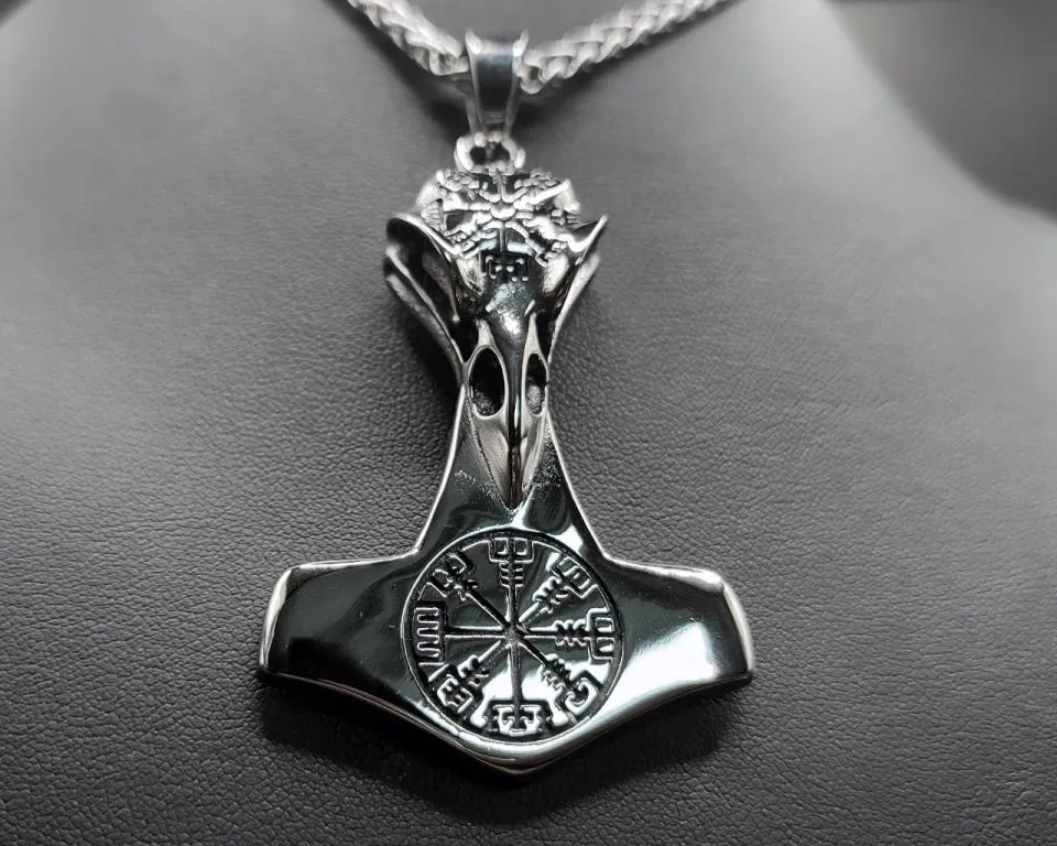 Thorhammer mit Vegvisir und Rabenkopf Thorhammer mit Vegvisir und Rabenkopf
