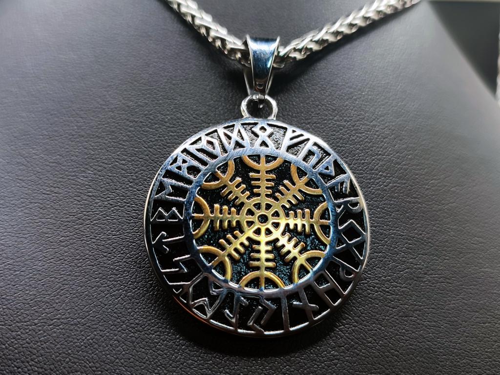 Ægishjálmur mit Runenring