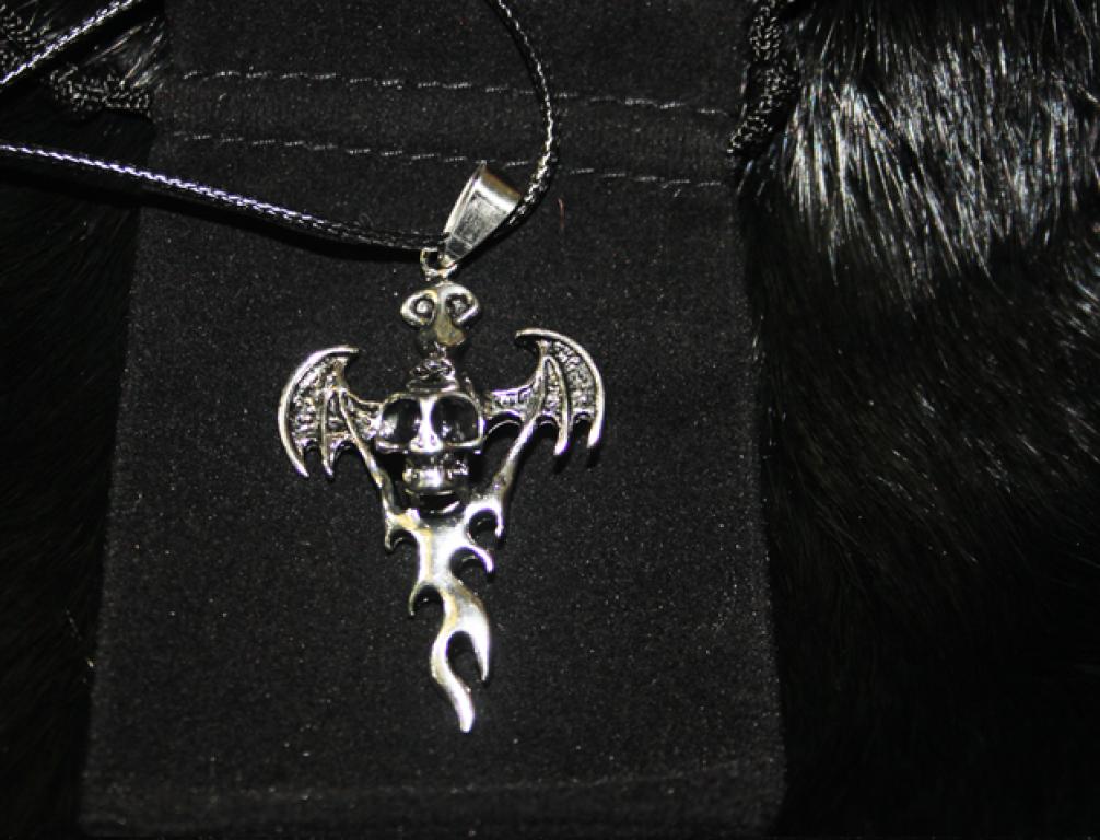 Fledermaus Totenkopf Anhänger