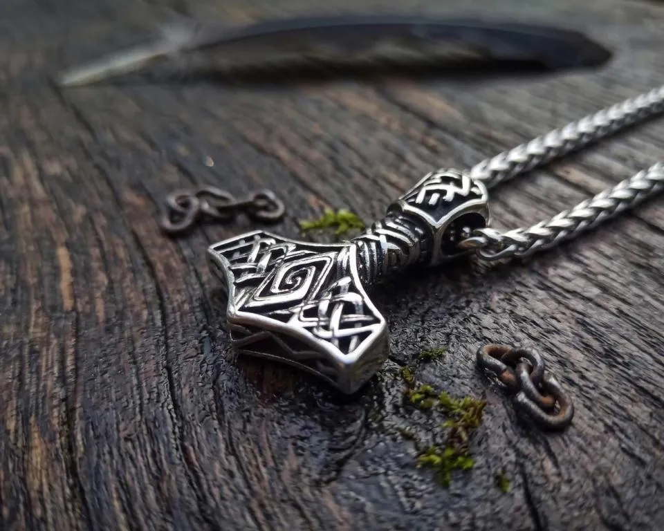 Viking jewelry Thorhammer
