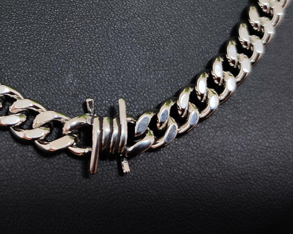 Edelstahl Panzerkette mit Stacheldraht Elementen