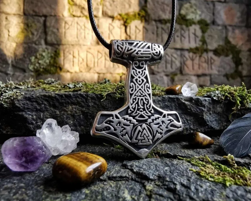 Thorhammer mit Odins Wölfen