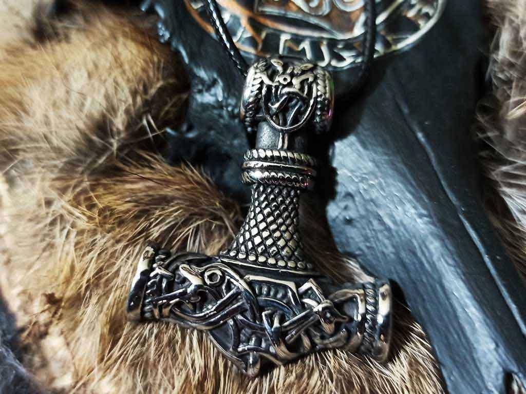 Jelling style Thorhammer