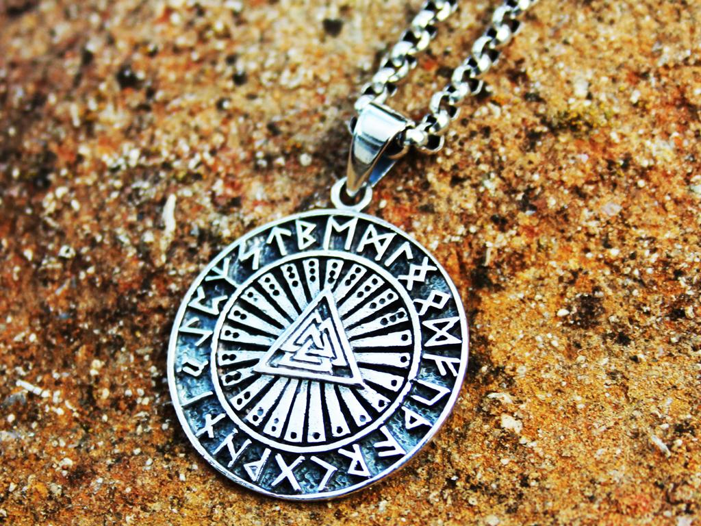 Valknut im Runenkreis