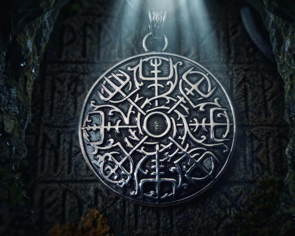 Ornate stainless steel Vegvisir