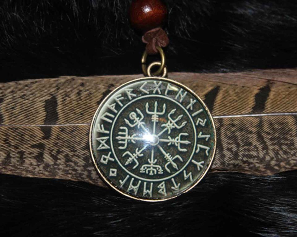 Vegvisir mit Lebensbaumauf der Rückseite