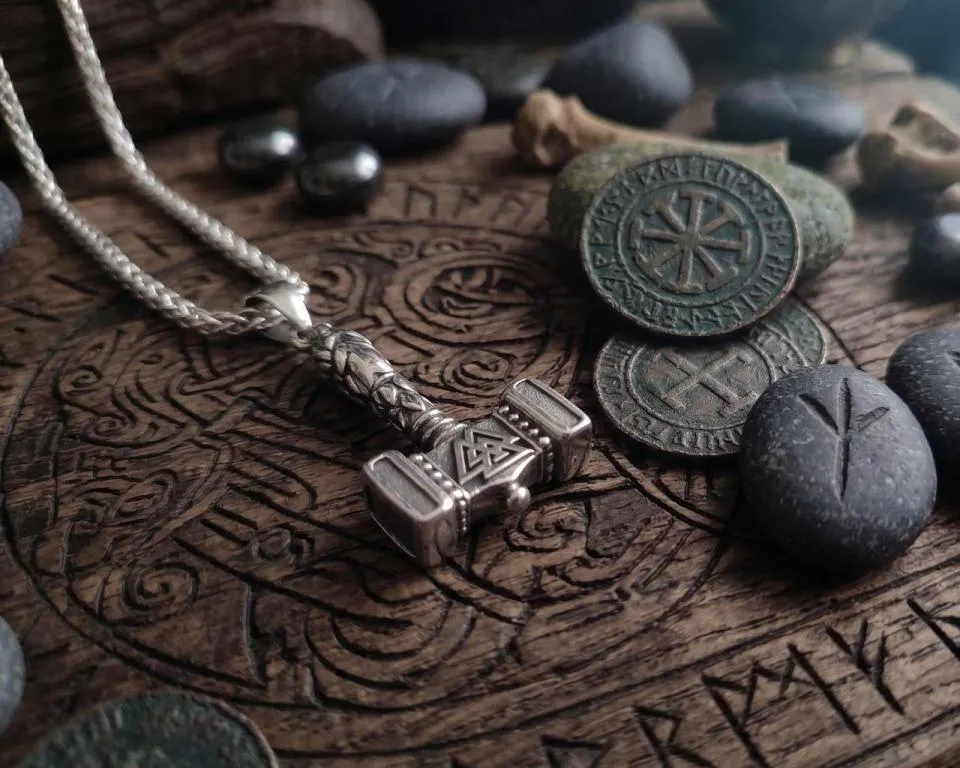 Der Mjölnir, die Kraft & Weisheit von Thor