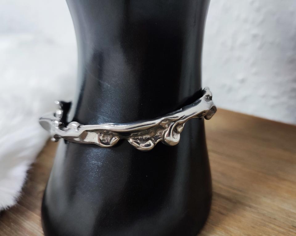 Wave-shaped stainless steel bangle