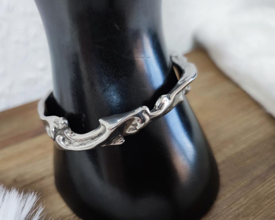 Wave-shaped stainless steel bangle