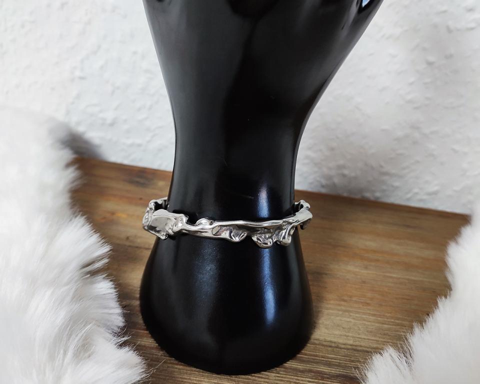 Wave-shaped stainless steel bangle