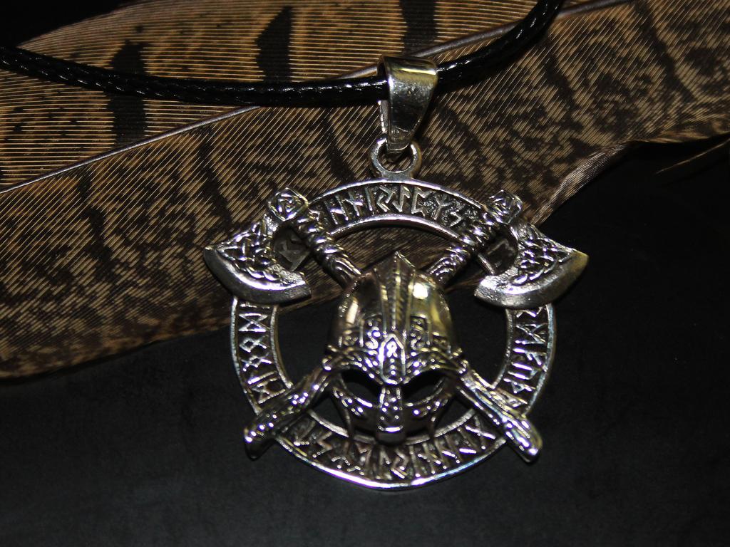 Wikinger im Runenkreis