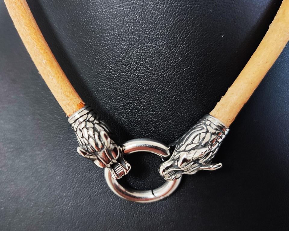 Natural Solid Leather Necklace with Wolf Heads – Earthy & Powerful Viking Style