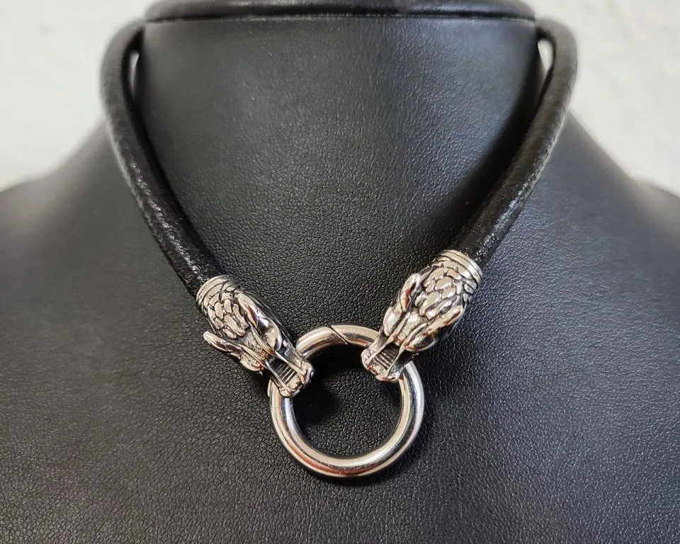 Black Solid Leather Necklace with Wolf Heads – Bold & Refined Viking Style