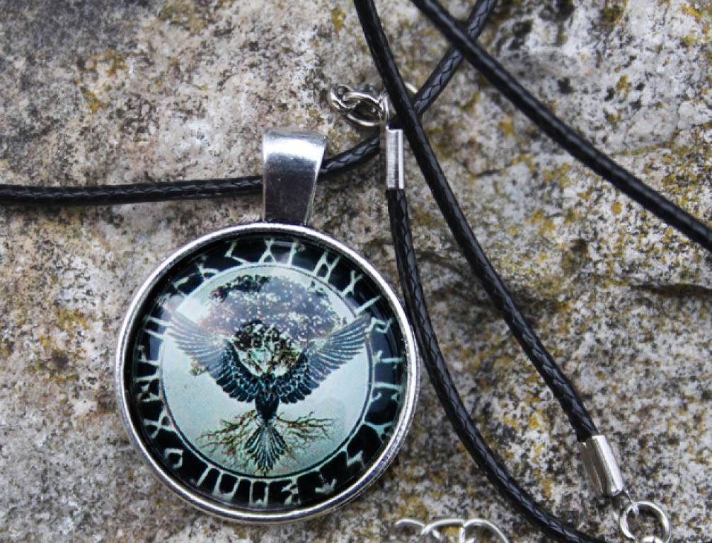 Amulet Yggdrasil with raven