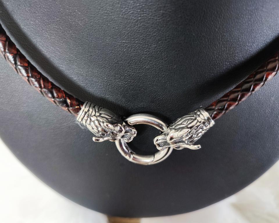 Dunkelbraune Lederkette mit Wolfsköpfen – Leder & Edelstahl, 50 cm x 6 mm