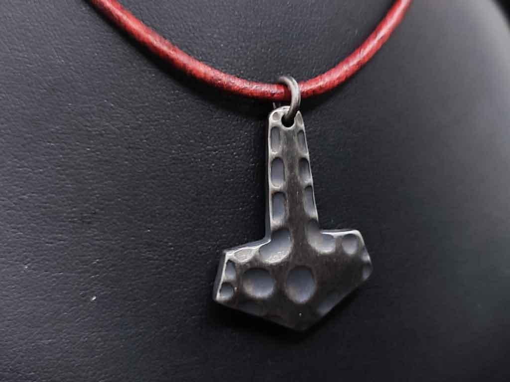 Grauer Thorhammer Mjölnir Anhänger