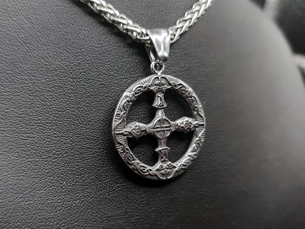 Keltenkreuz Amulett mit vier Händen