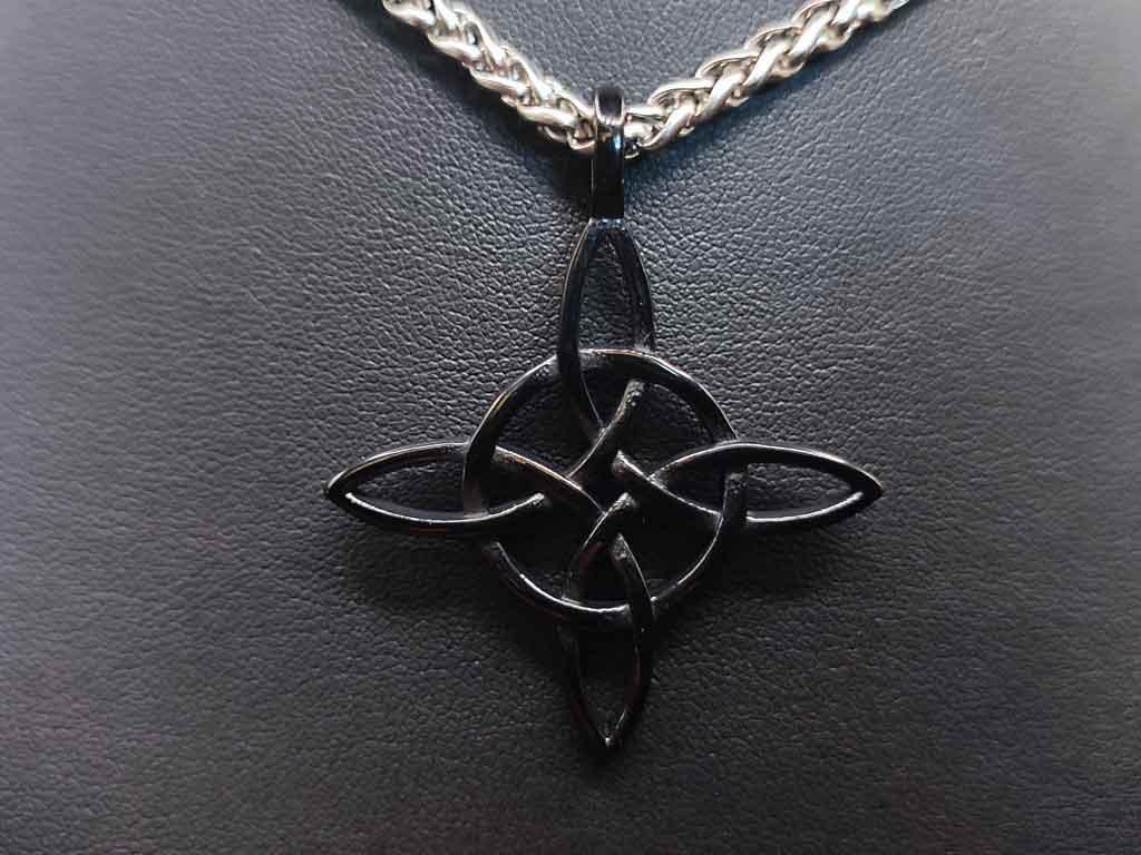 The Witch's Knot: The Celtic symbol of magical energy