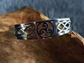 Stainless steel bangle Triskele