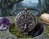 Vegvisir mit Raben und Runenkreis