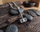 Mjölnir-Anhänger mit Yggdrasil