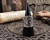 Hel Ring aus Edelstahl gefertigt