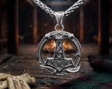 Mjölnir im detailreichen Ring
