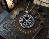 Runen Vegvisir