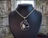 Medusa-Anhänger aus Edelstahl – Mythologischer Schmuck