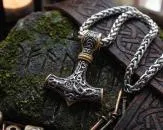 Thorhammer aus Edelstahl mit Gold verziert