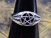 Ladies silver ring pentagram with claws