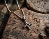 Wolfskreuz Anhänger aus Edelstahl | Nordischer Schmuck