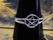 Simple silver ring pentagram